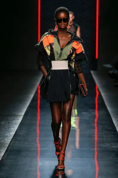 Look 18